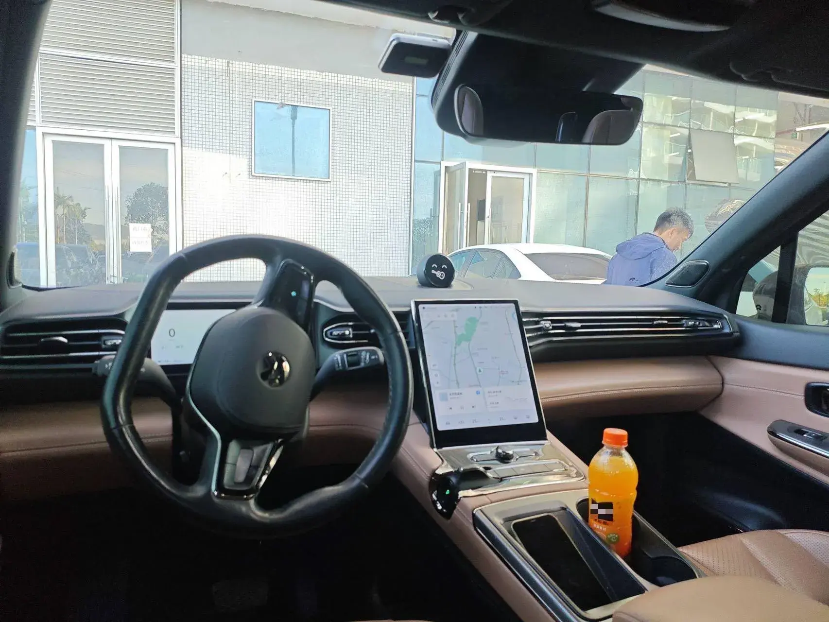 2020 NIO ES8 thumbnail 4