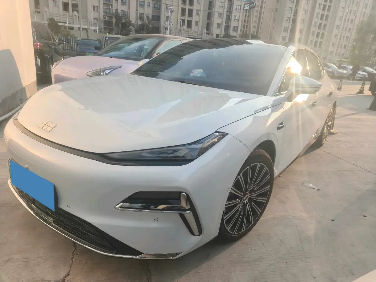 2025 Geely Galaxy Starshine 8 1.5L 112HP L4 1DHT PHEV