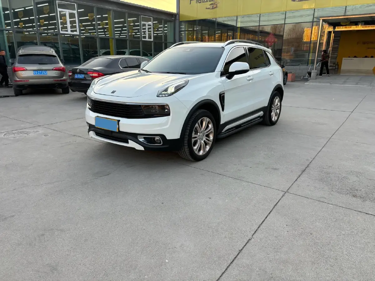 2018 LYNK&CO 01 2.0T 190HP L4 6AT