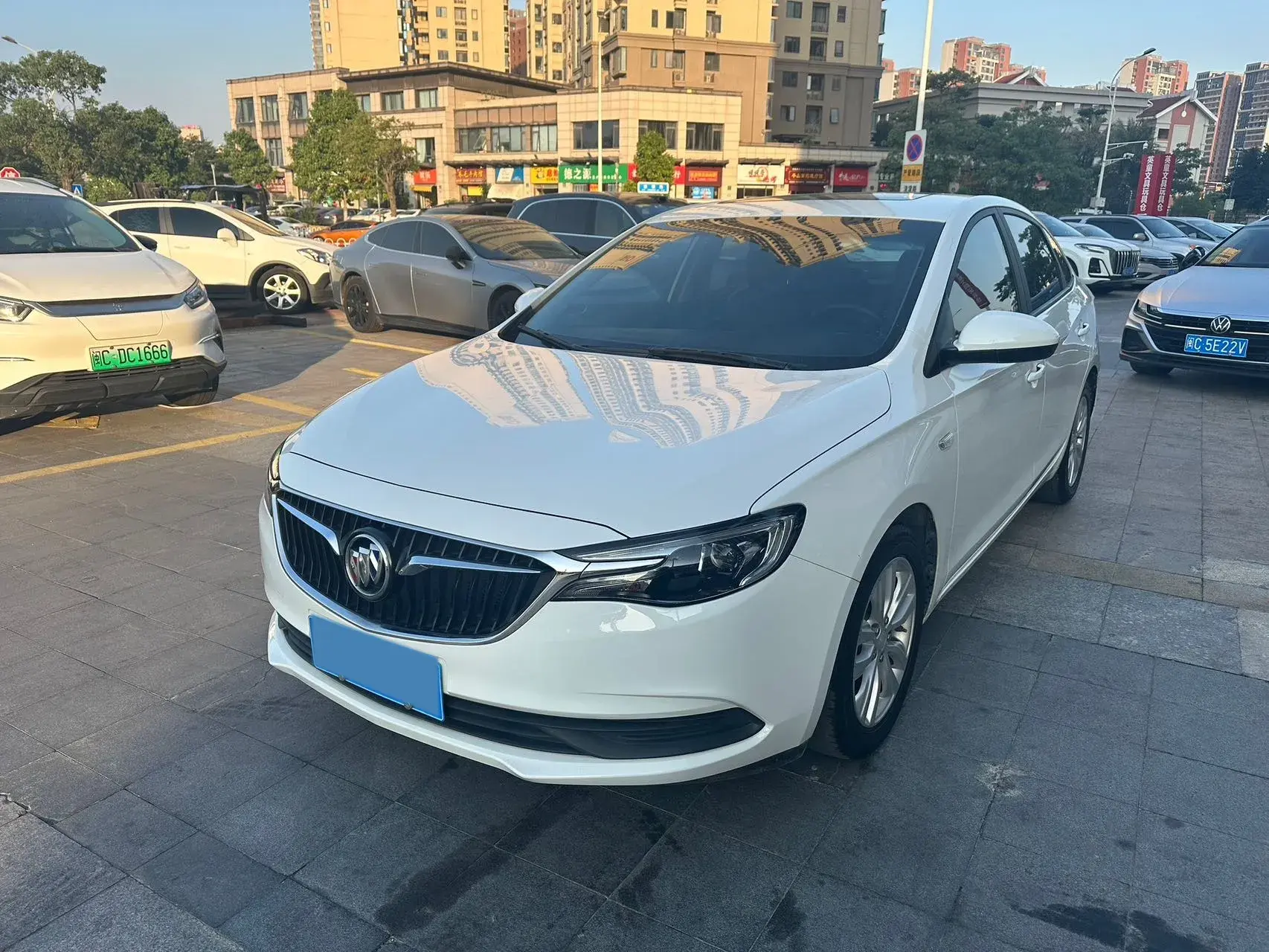 2020 BUICK REGAL view 1
