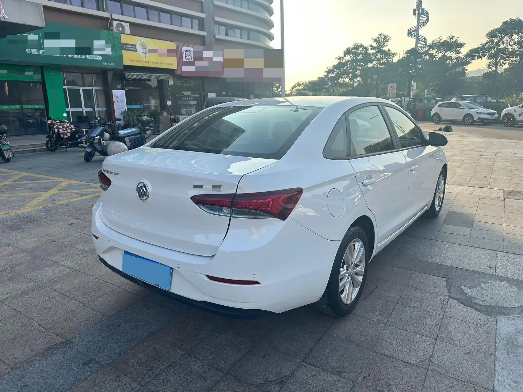 2020 BUICK REGAL thumbnail 4