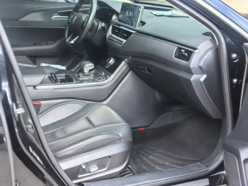 2022 HONGQI H5 thumbnail 4