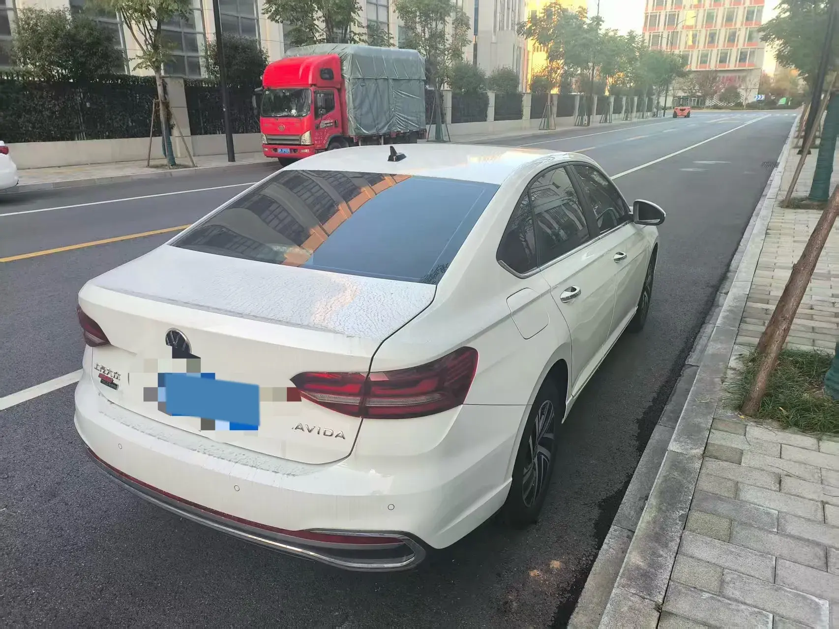 2024 VOLKSWAGEN LAVIDA thumbnail 4