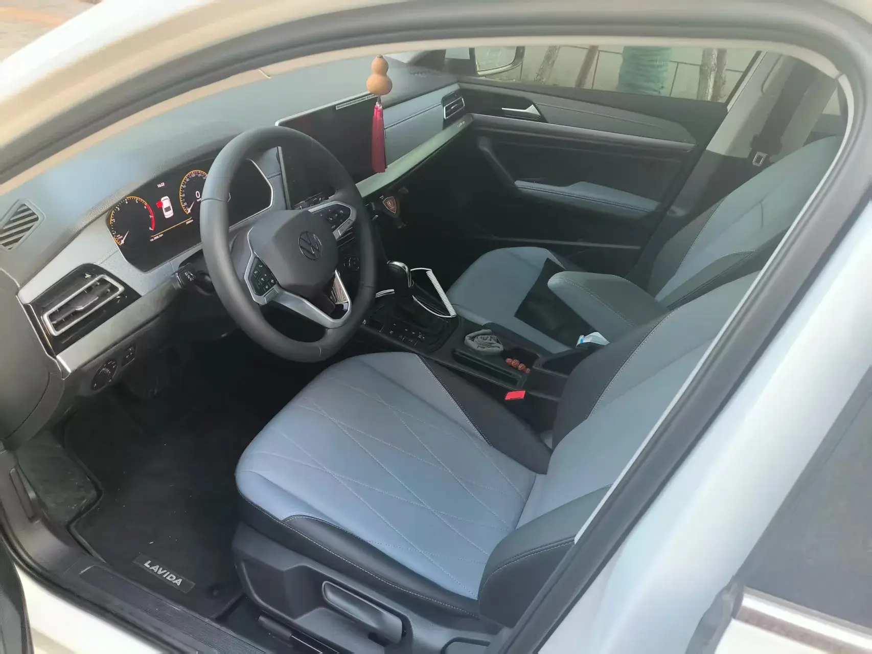 2024 VOLKSWAGEN LAVIDA thumbnail 2