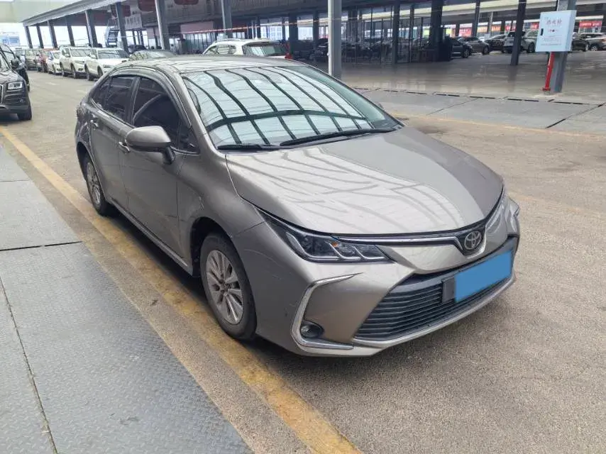 2019 TOYOTA COROLLA thumbnail 3