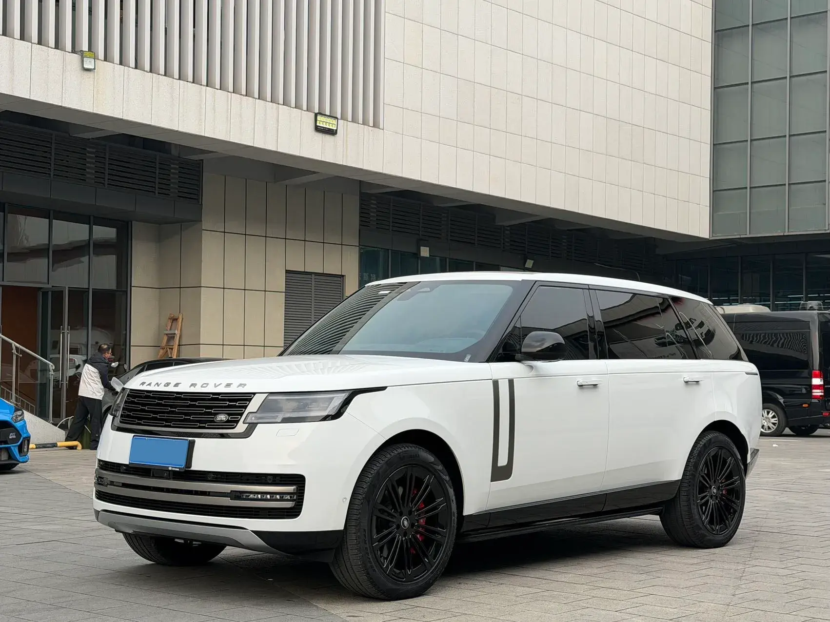 2024 LAND ROVER view 1