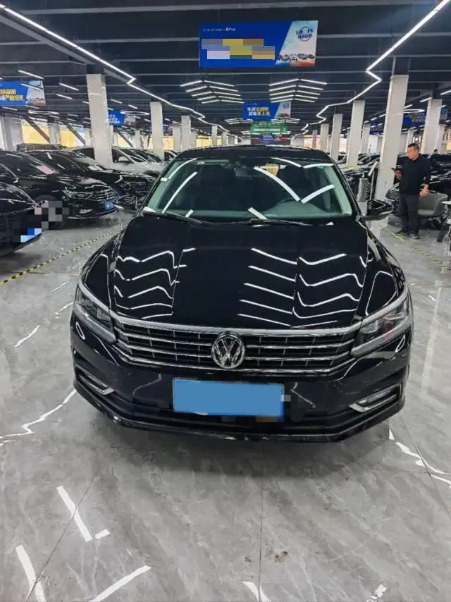 2017 VOLKSWAGEN PASSAT thumbnail 2