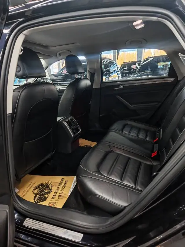 2017 VOLKSWAGEN PASSAT thumbnail 4