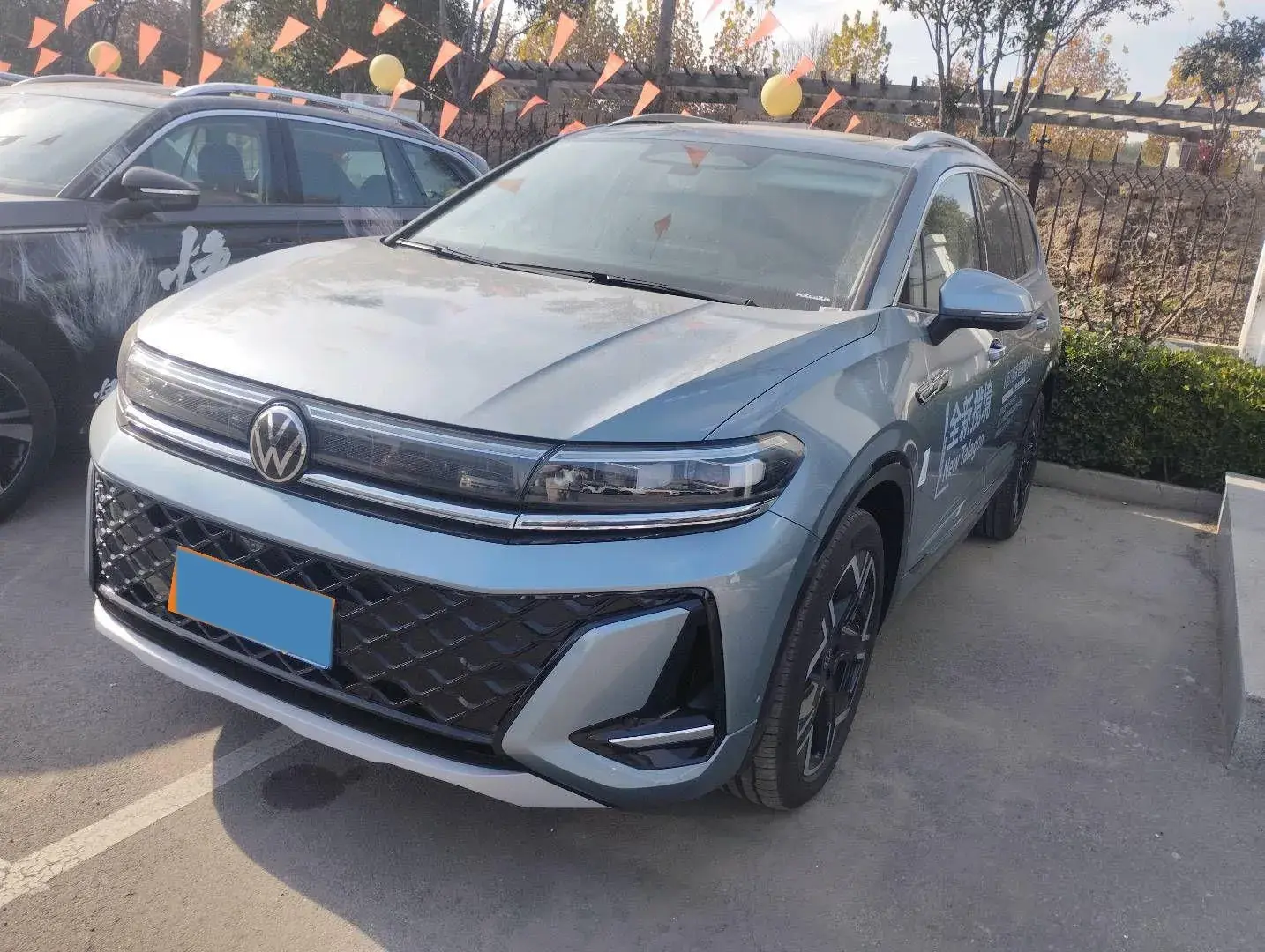 2023 VOLKSWAGEN TALAGON view 1