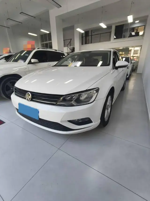 2017 VOLKSWAGEN LAMANDO view 1