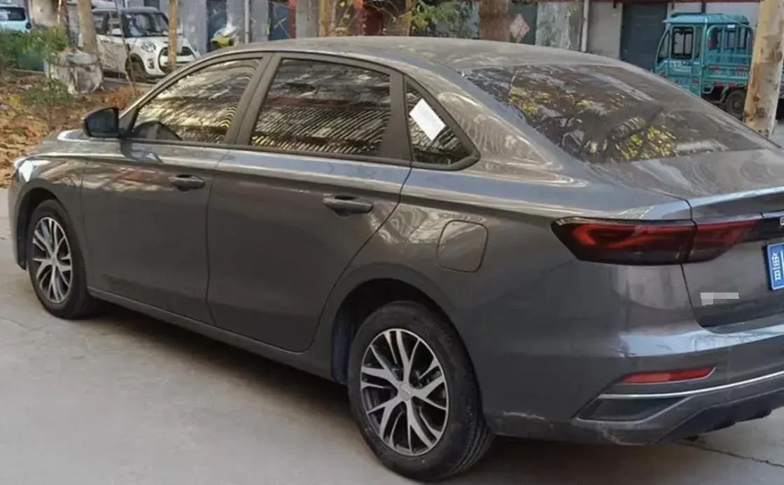 2022 GEELY EMGRAND thumbnail 3