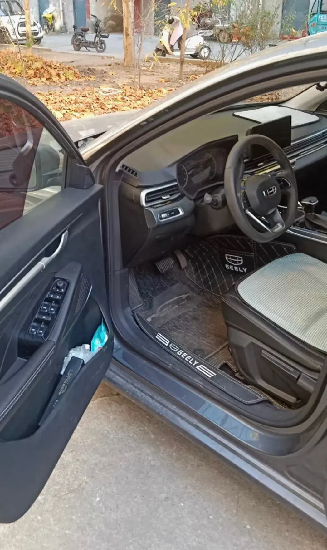 2022 GEELY EMGRAND thumbnail 4