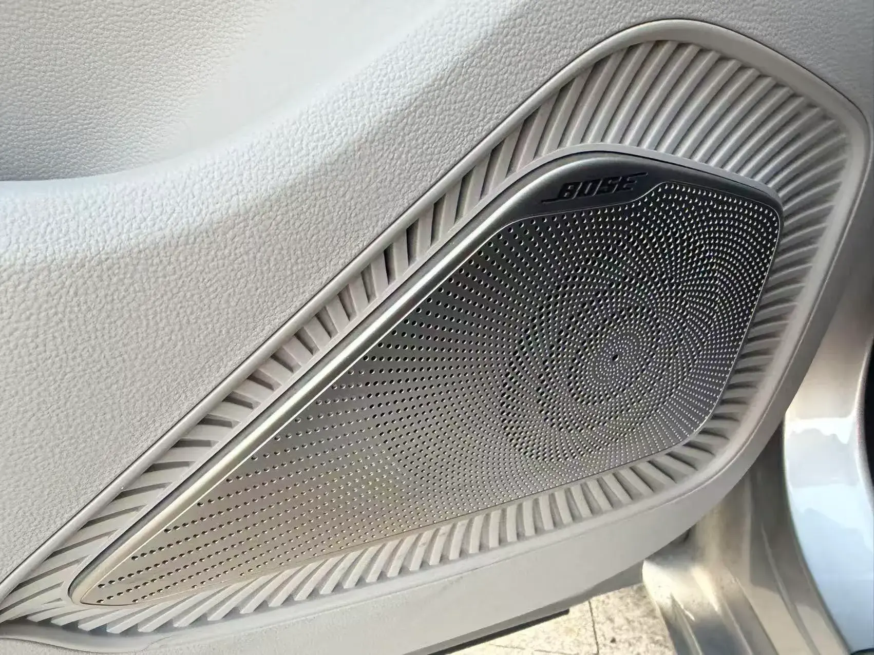 2022 ROEWE IMAX8 thumbnail 3