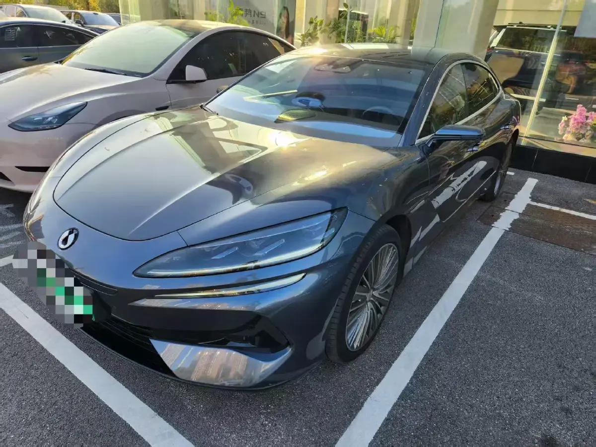 2024 Denza DenzaZ9 2.0T 207HP L4 E-CVT PHEV 38.5KWH