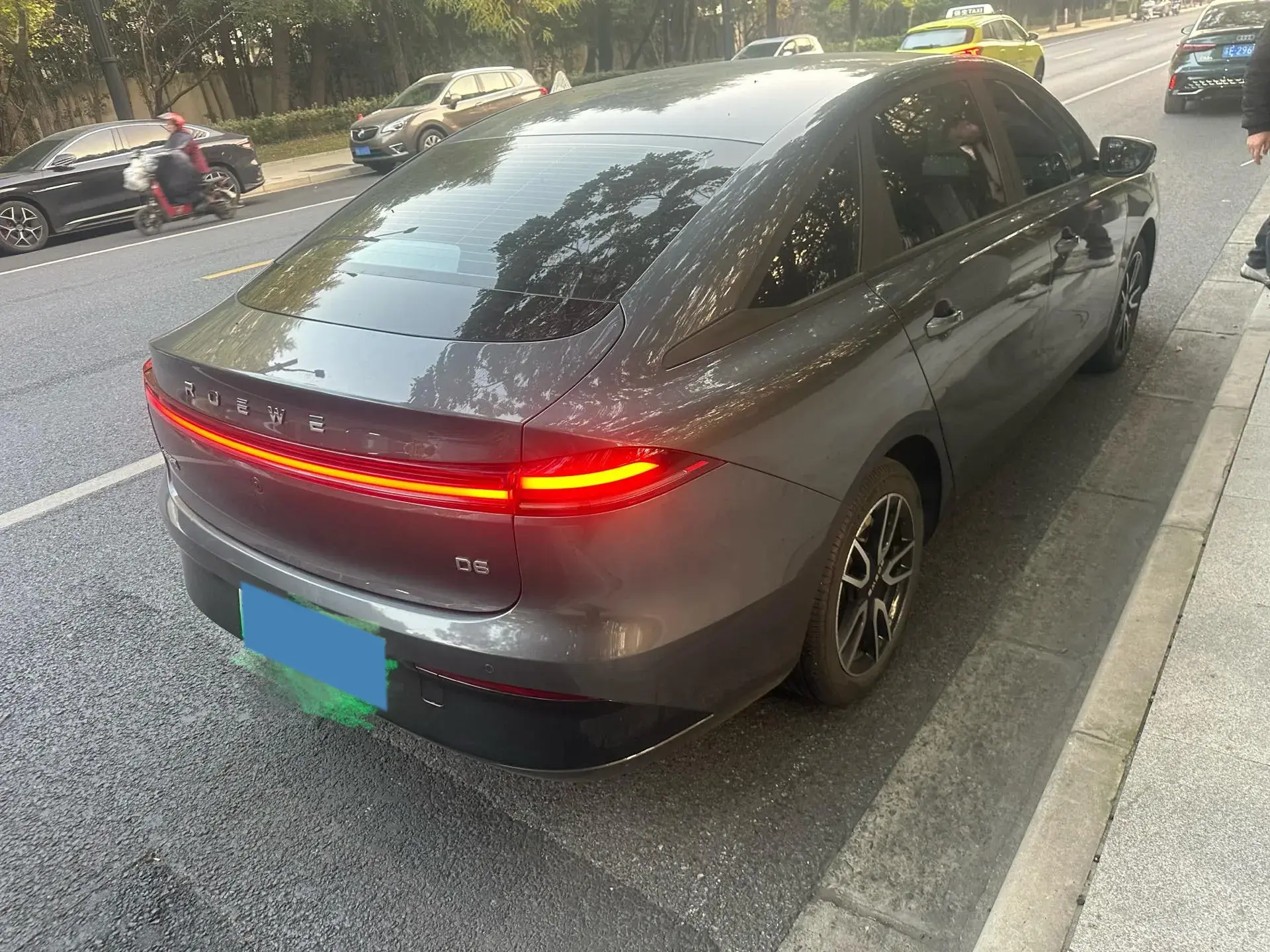 2025 ROEWE D6 thumbnail 2