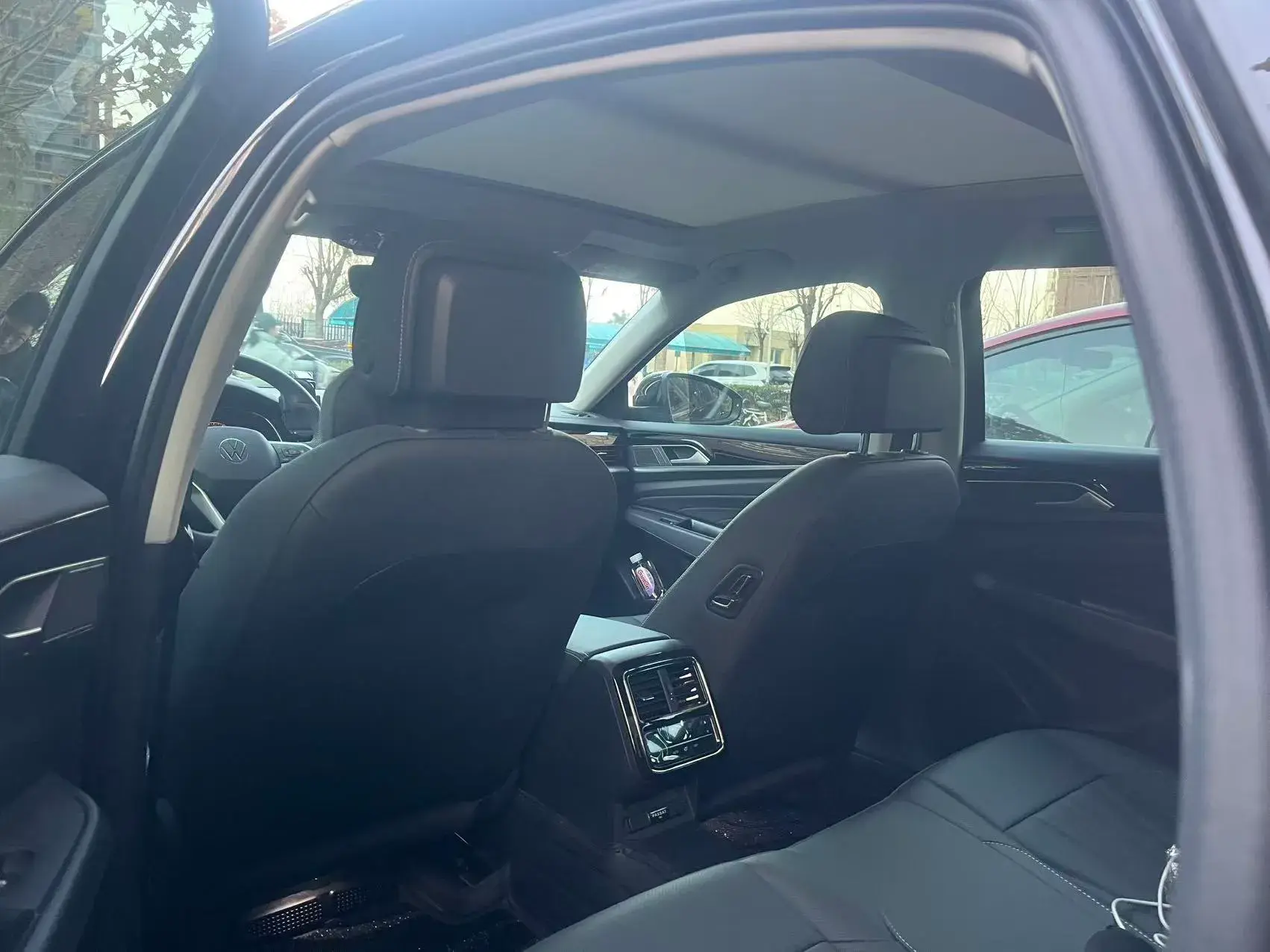 2024 VOLKSWAGEN PASSAT thumbnail 3