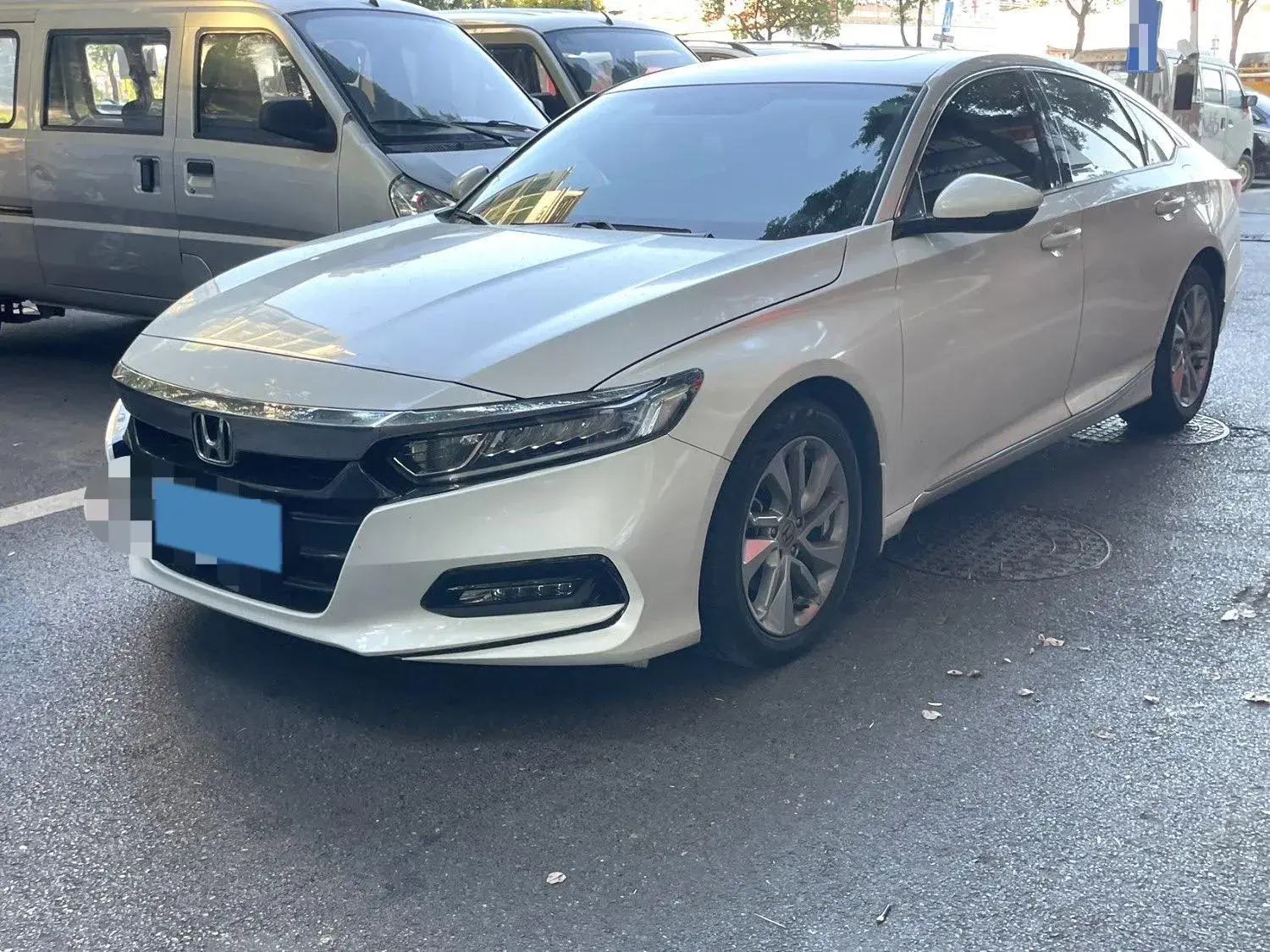 2018 HONDA ACCORD view 1