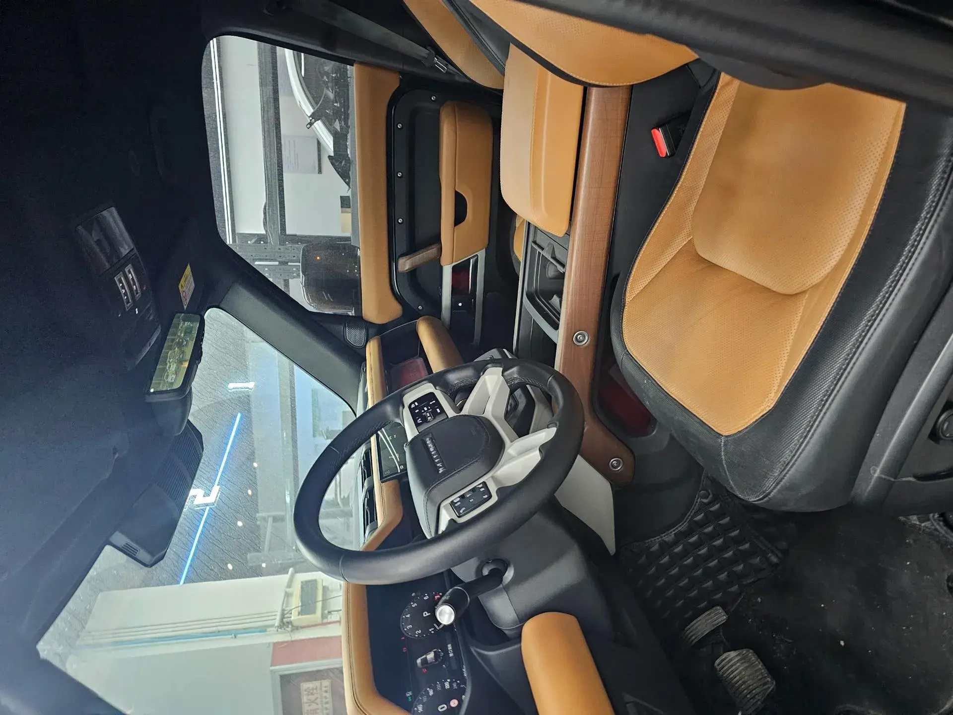 2024 LAND ROVER thumbnail 2