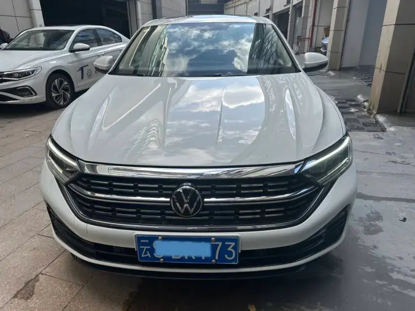 2023 VOLKSWAGEN SAGITAR thumbnail 3