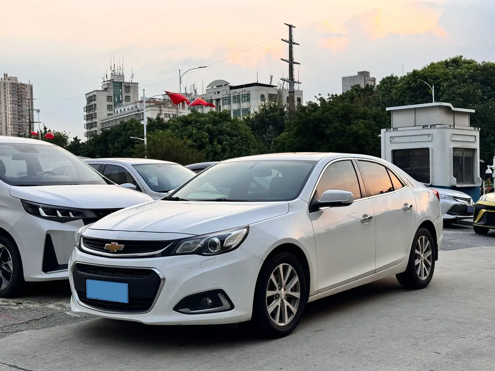 2018 CHEVROLET MALIBU view 1