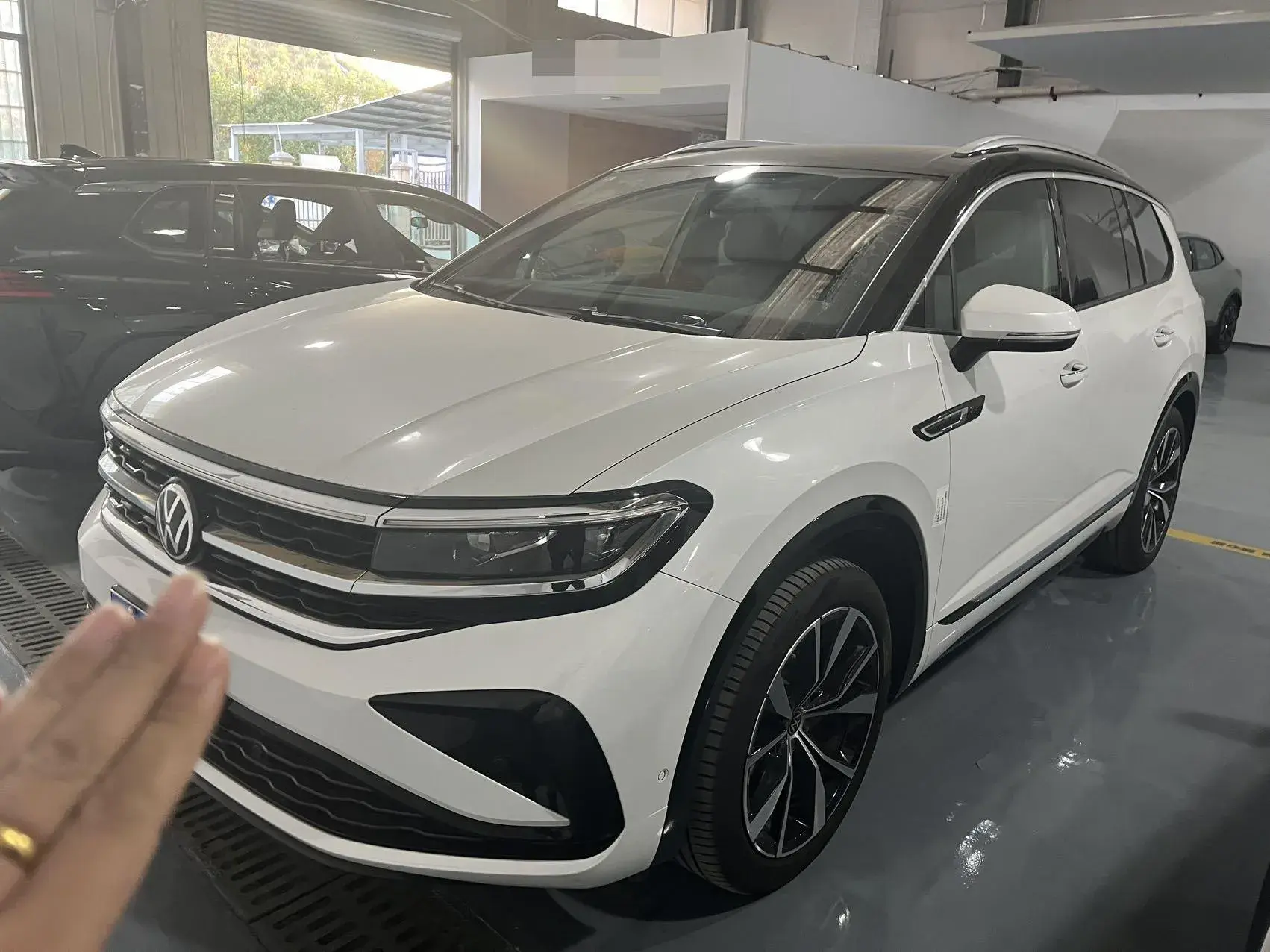 2022 VOLKSWAGEN TALAGON view 1