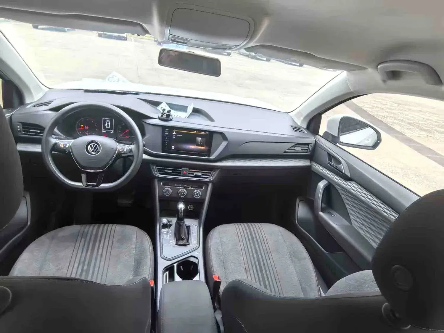 2021 VOLKSWAGEN THARU thumbnail 4