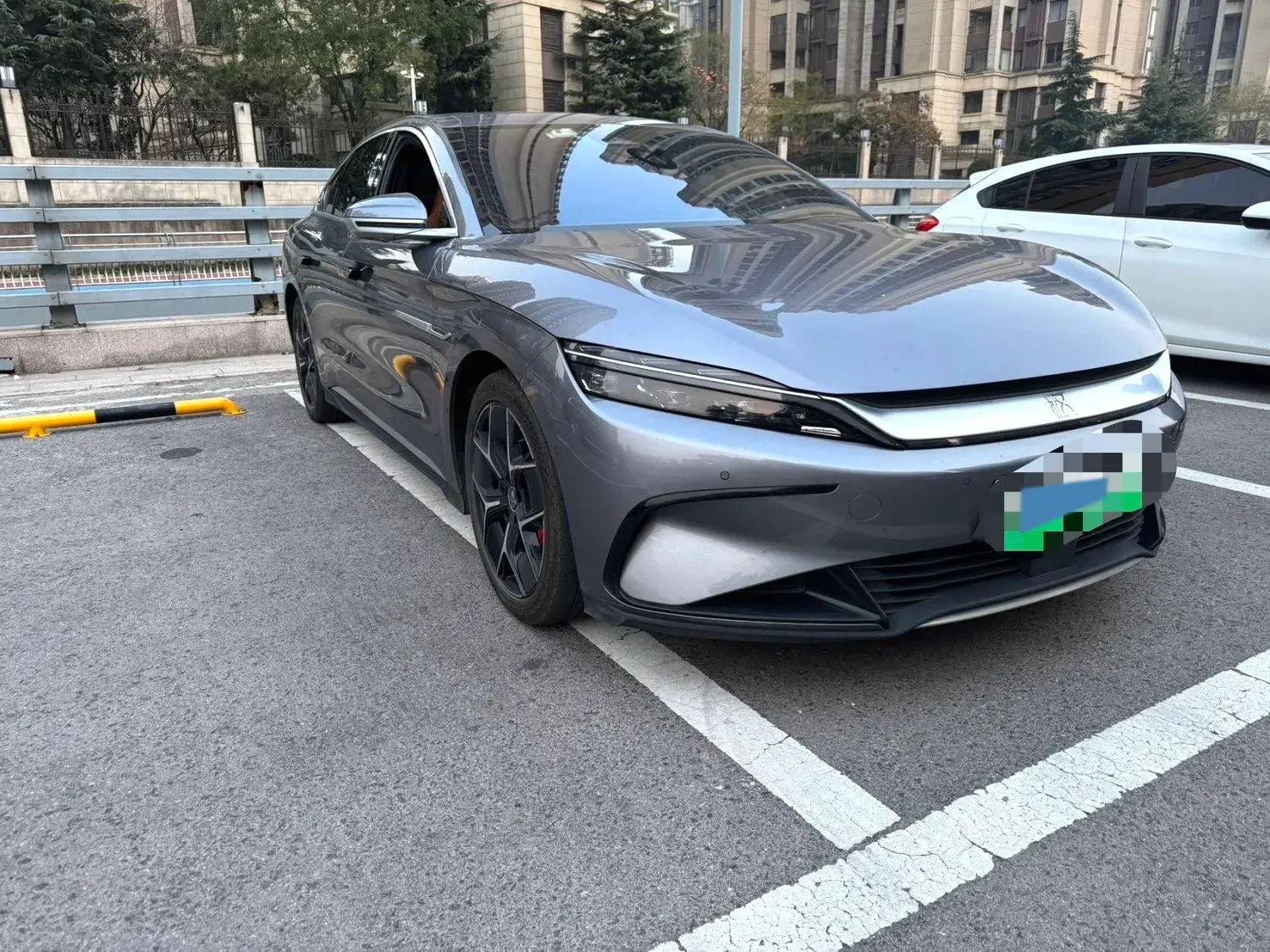 2022 BYD HAN thumbnail 2