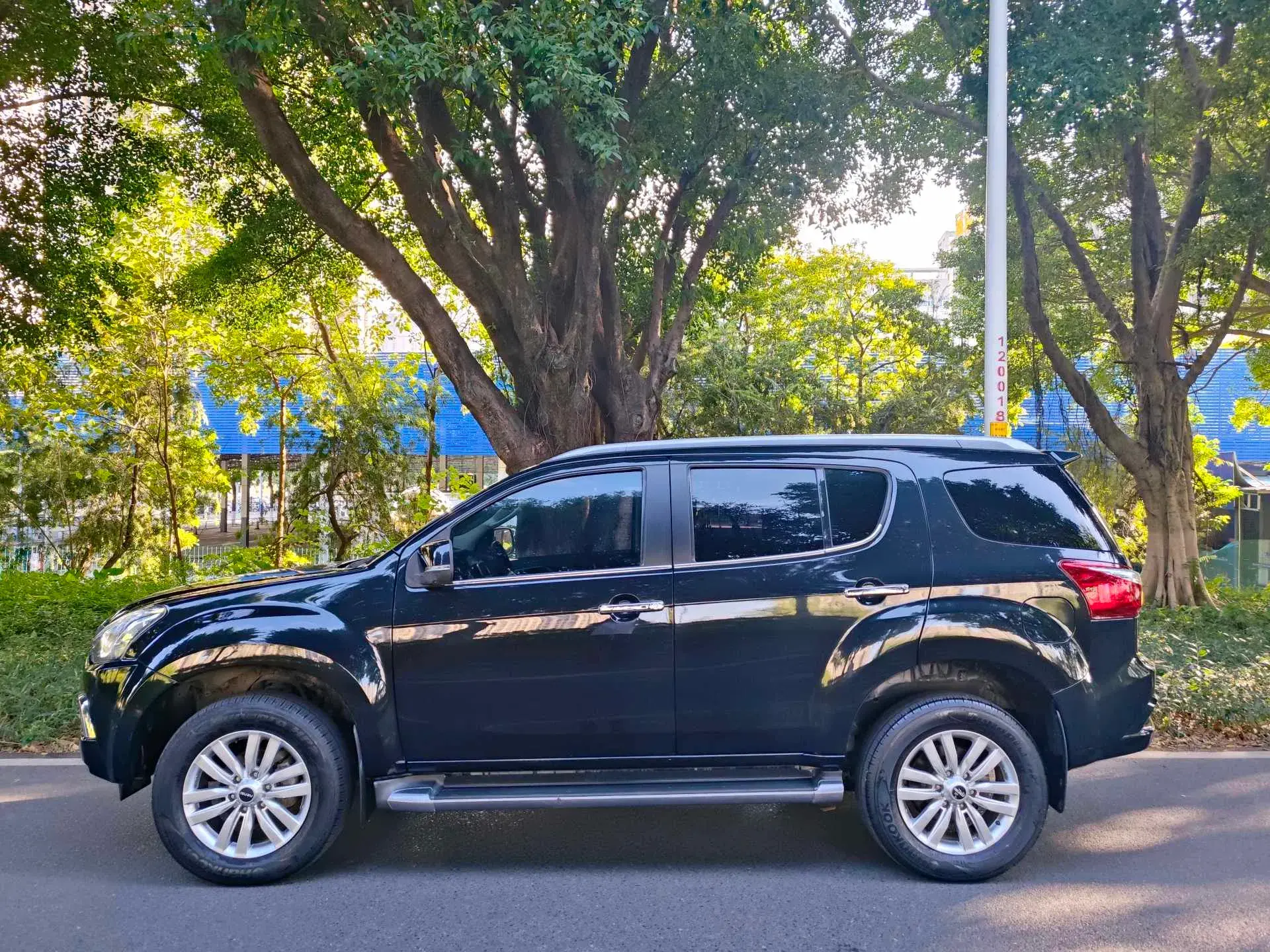 2020 ISUZU MU-X thumbnail 3