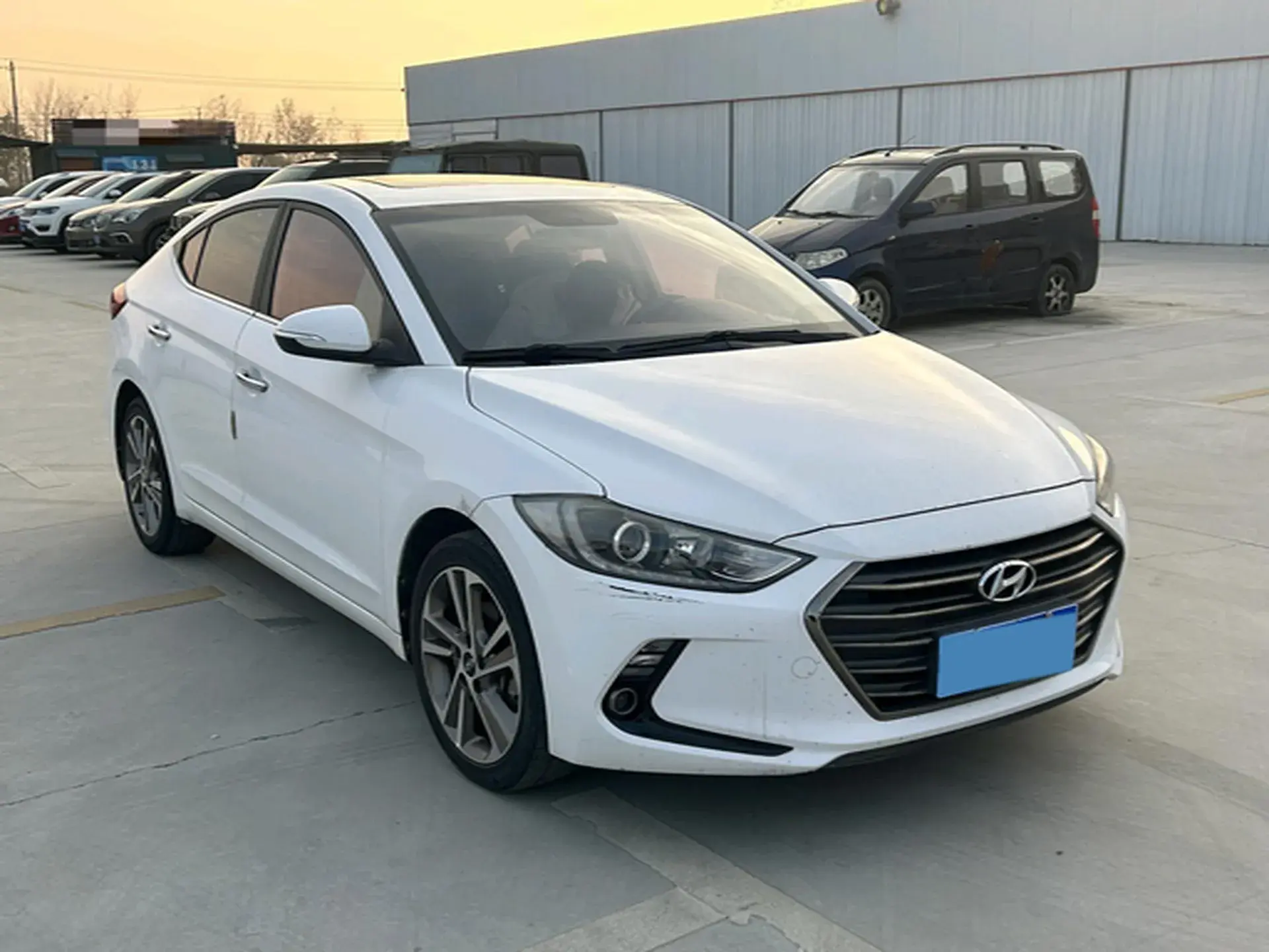 2016 HYUNDAI ELANTRA thumbnail 3