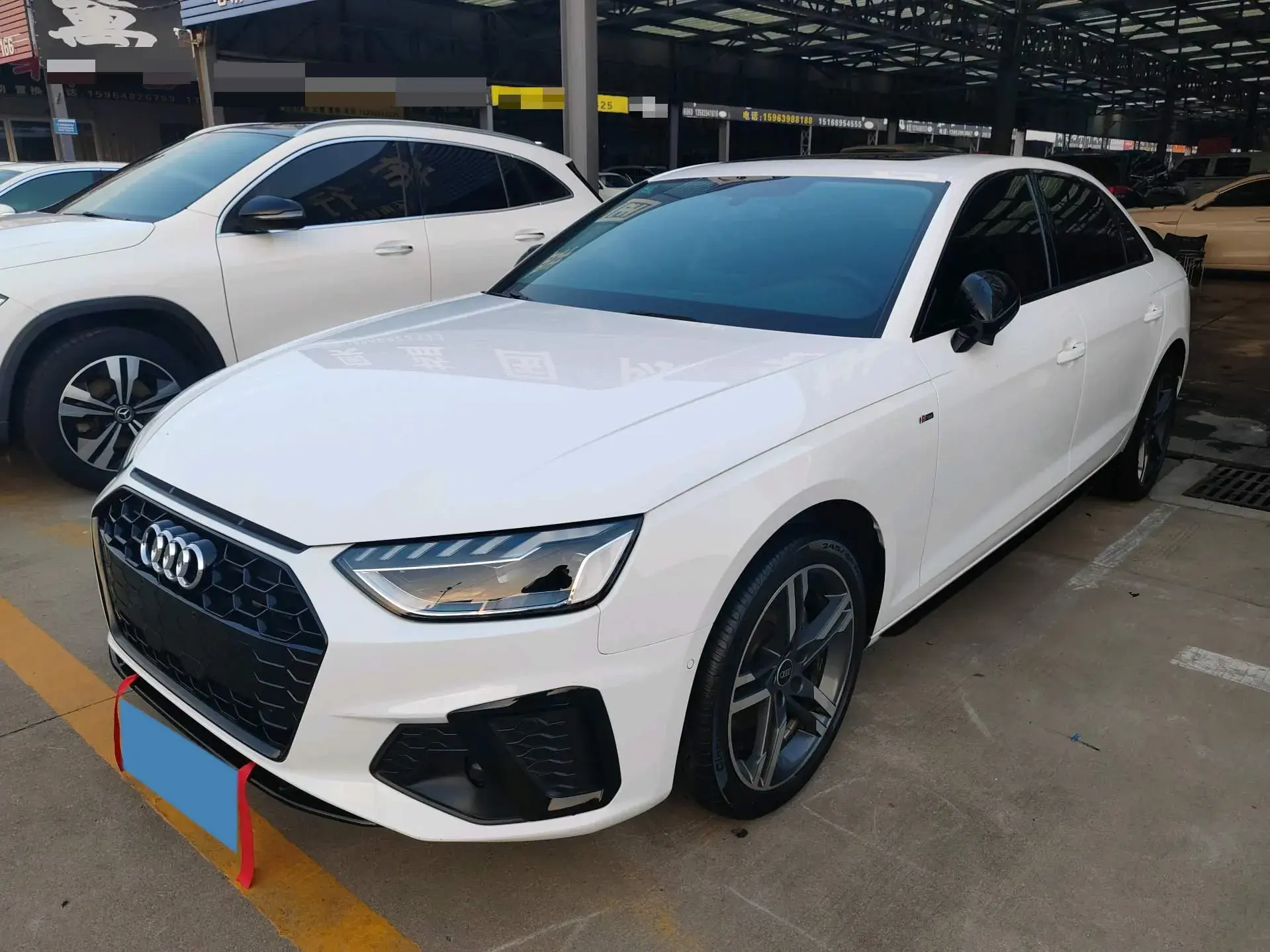 2022 AUDI A4L view 1