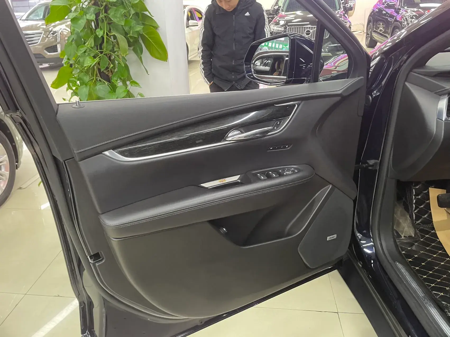 2021 CADILLAC XT5 thumbnail 4