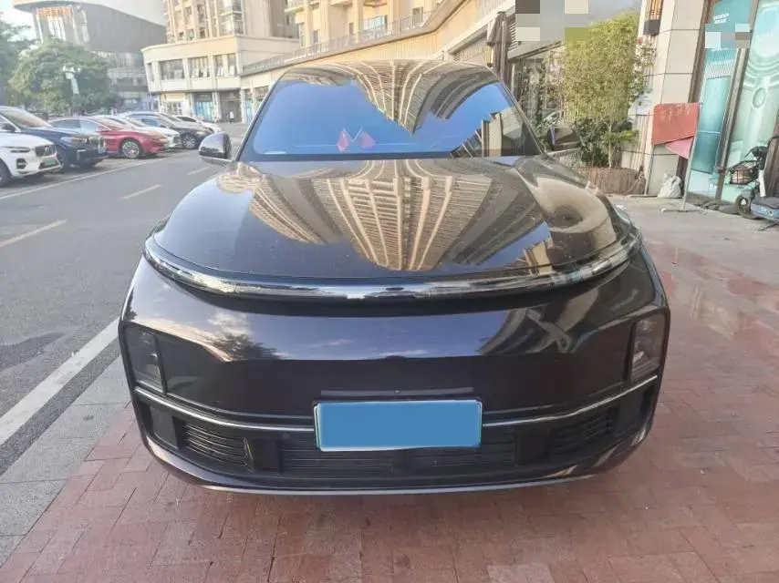 2023 LI L8 thumbnail 2