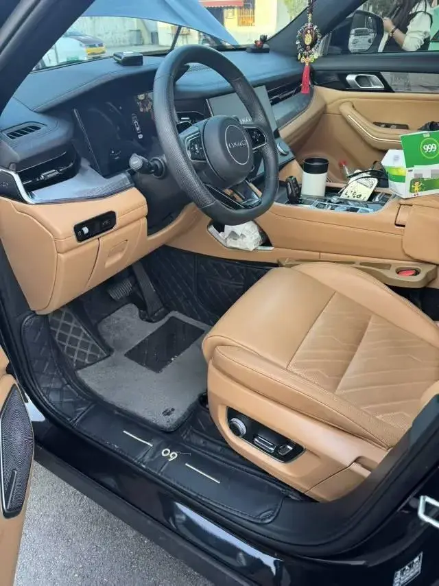 2024 LYNK&CO 09 thumbnail 2