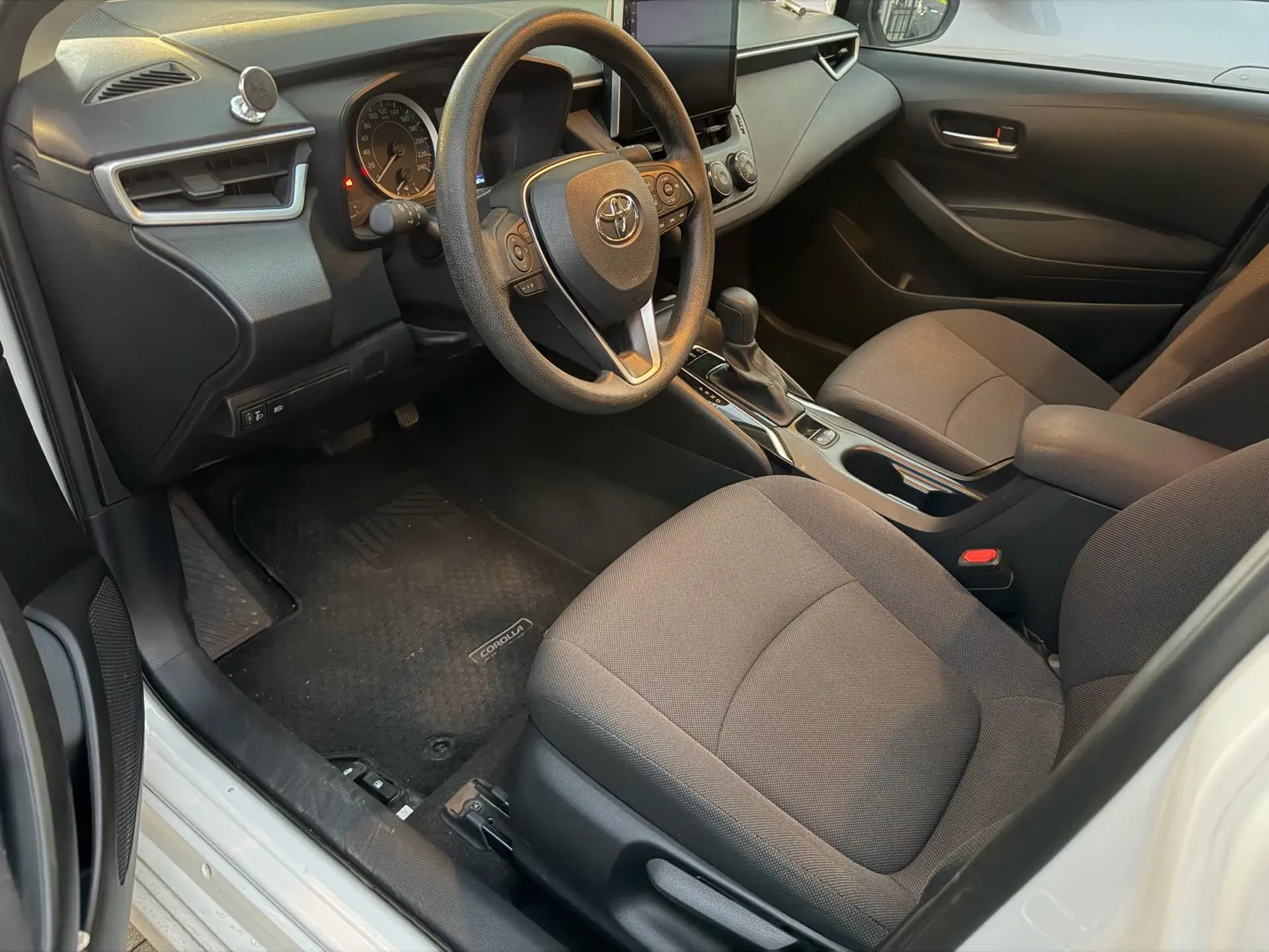 2019 TOYOTA COROLLA thumbnail 3