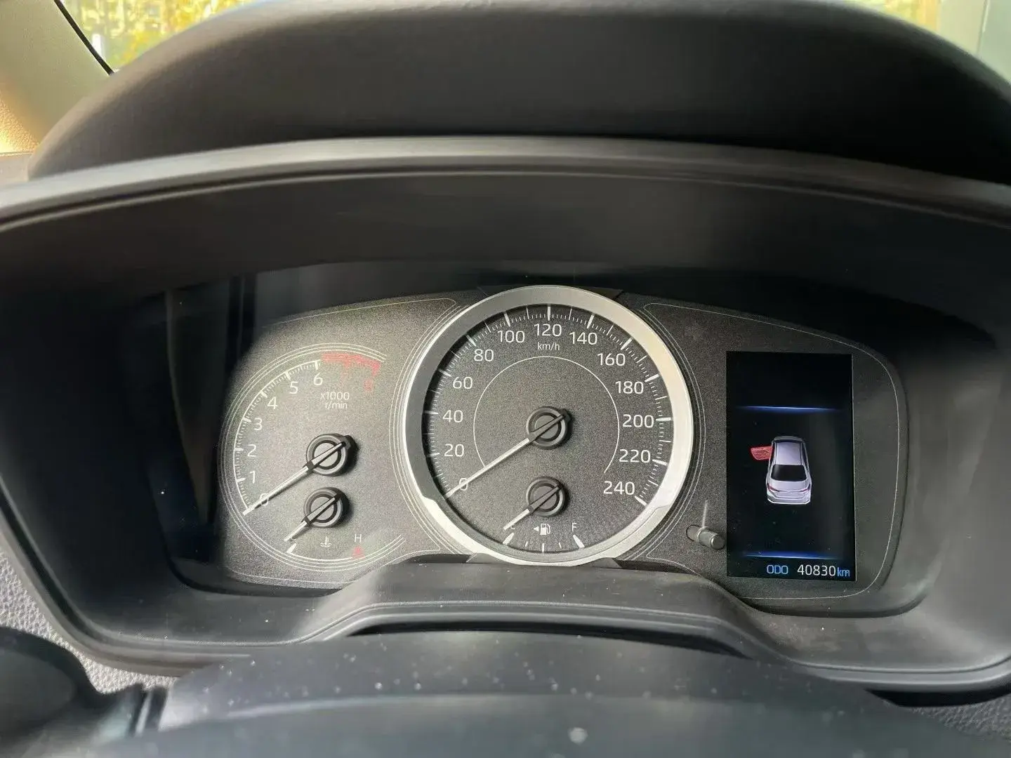 2019 TOYOTA COROLLA thumbnail 2