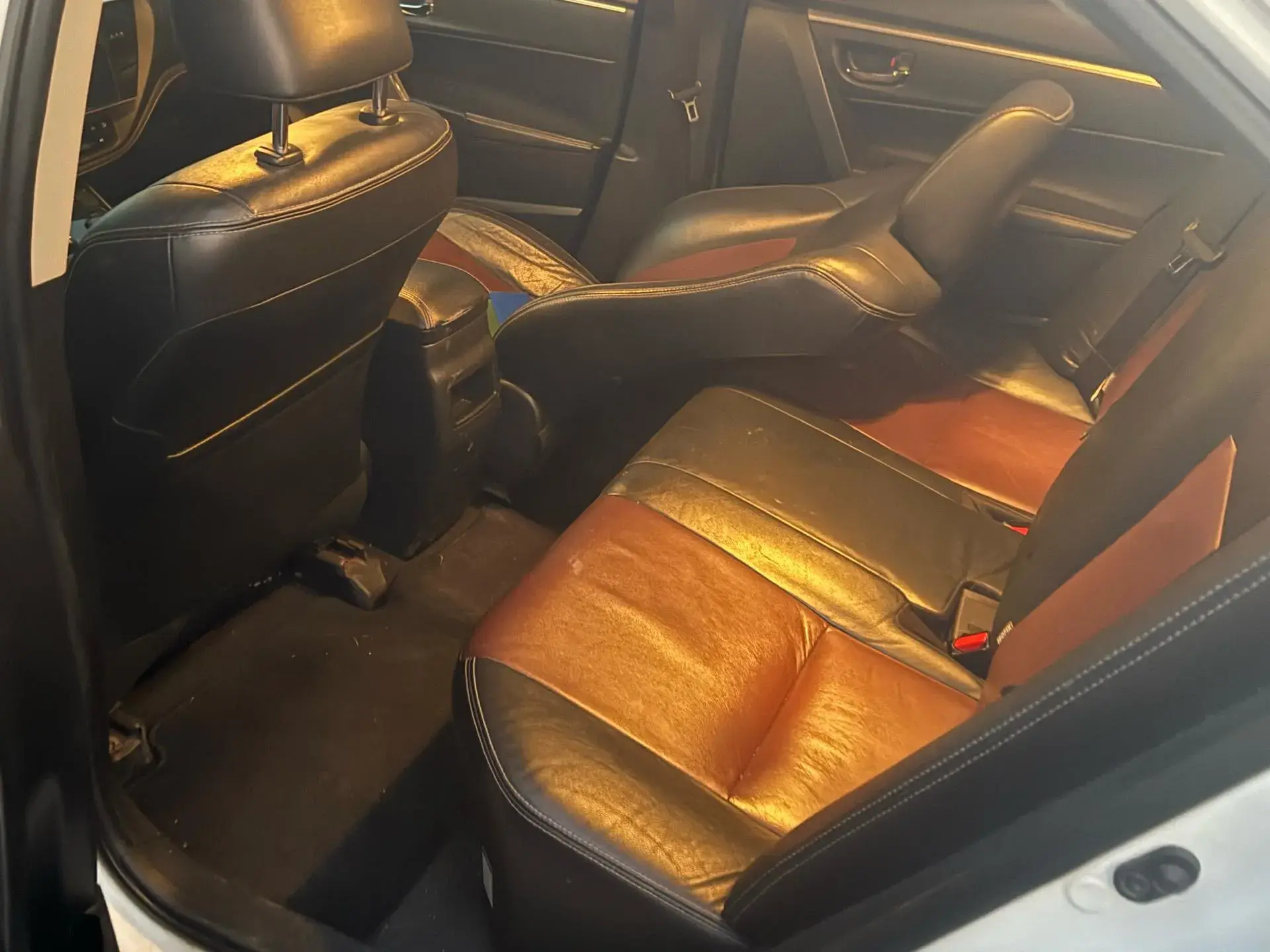 2017 TOYOTA COROLLA thumbnail 4