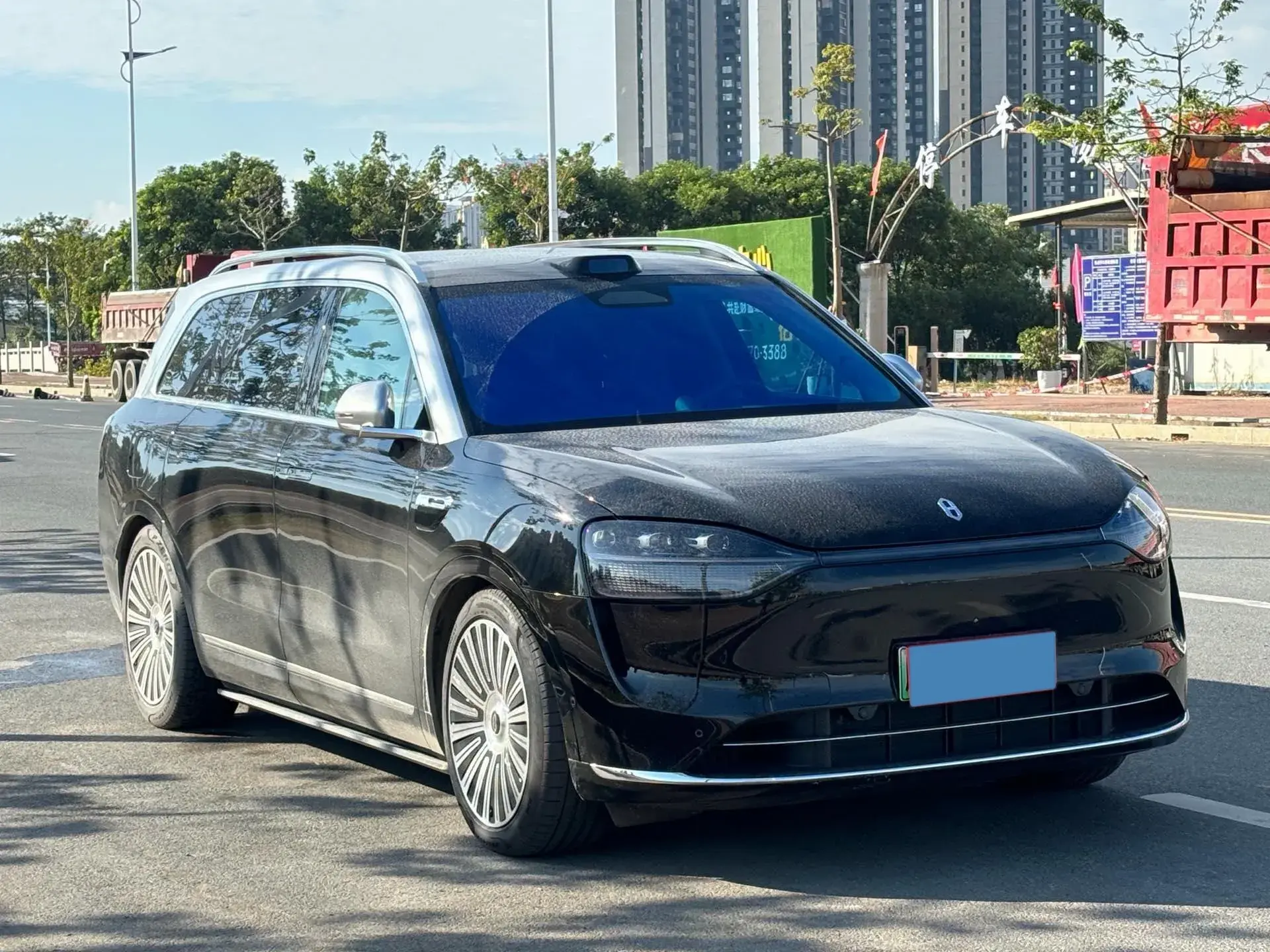 2025 AITO AITO thumbnail 3