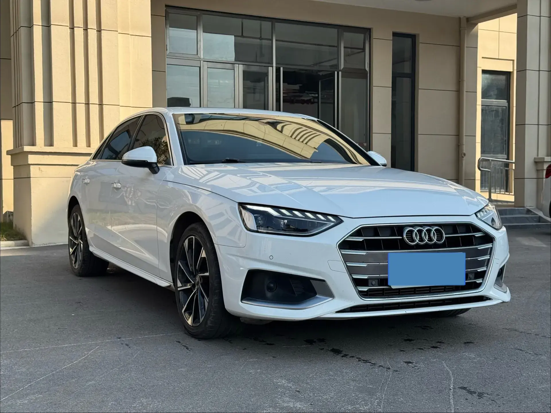 2022 AUDI A4L thumbnail 2