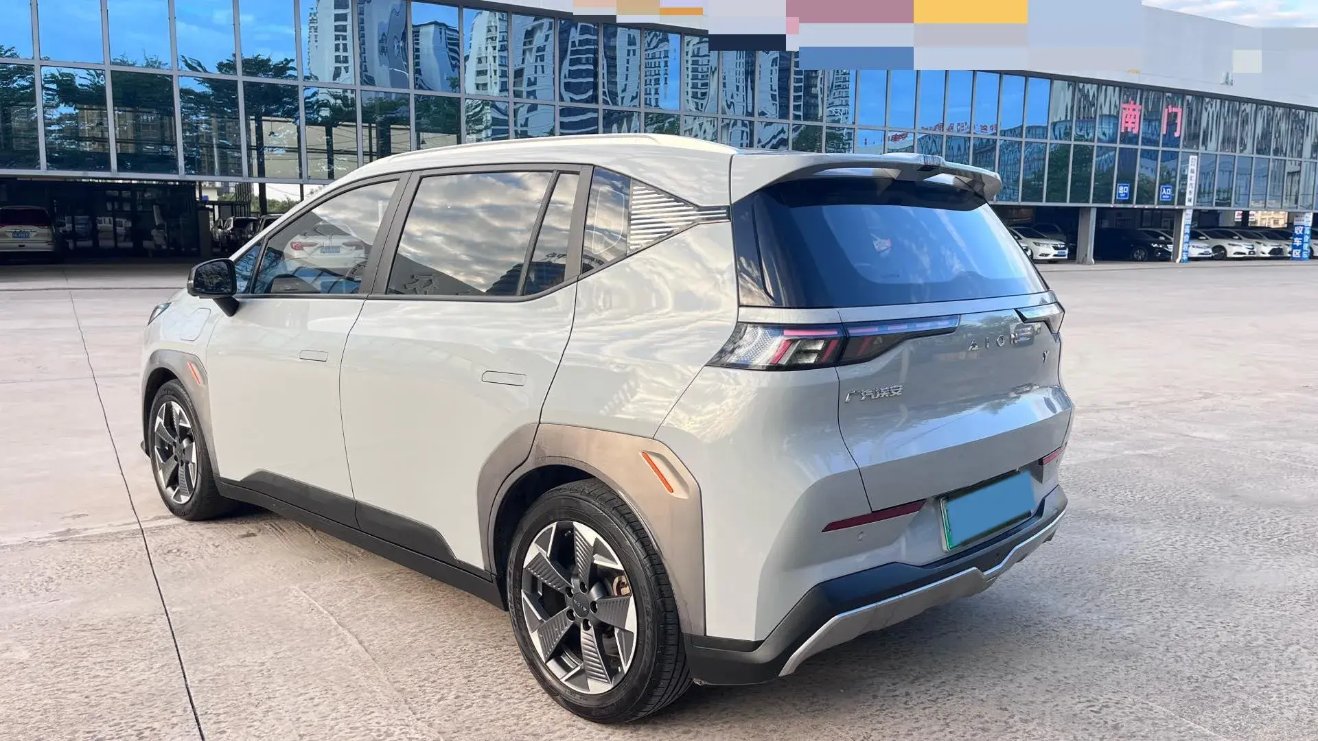 2021 AION Y thumbnail 4