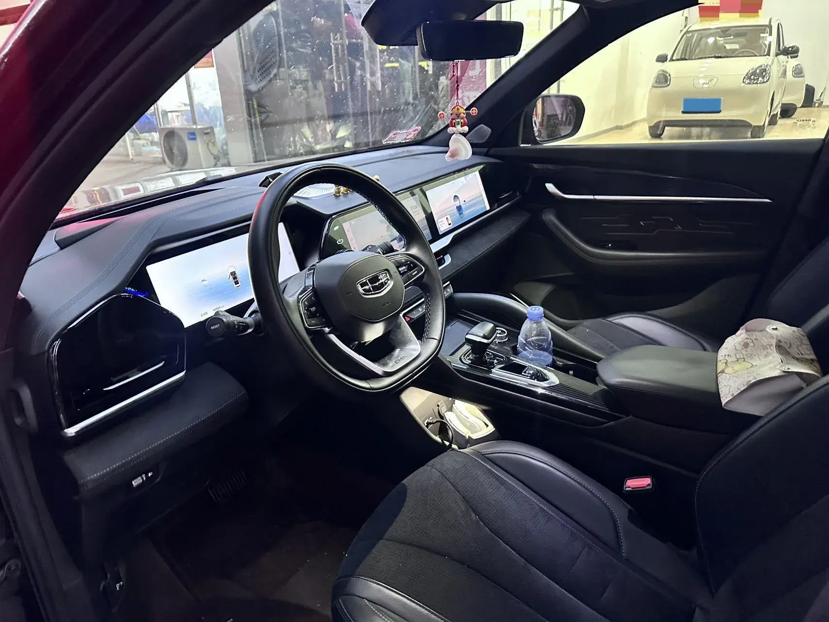 2024 GEELY MONJARO thumbnail 3