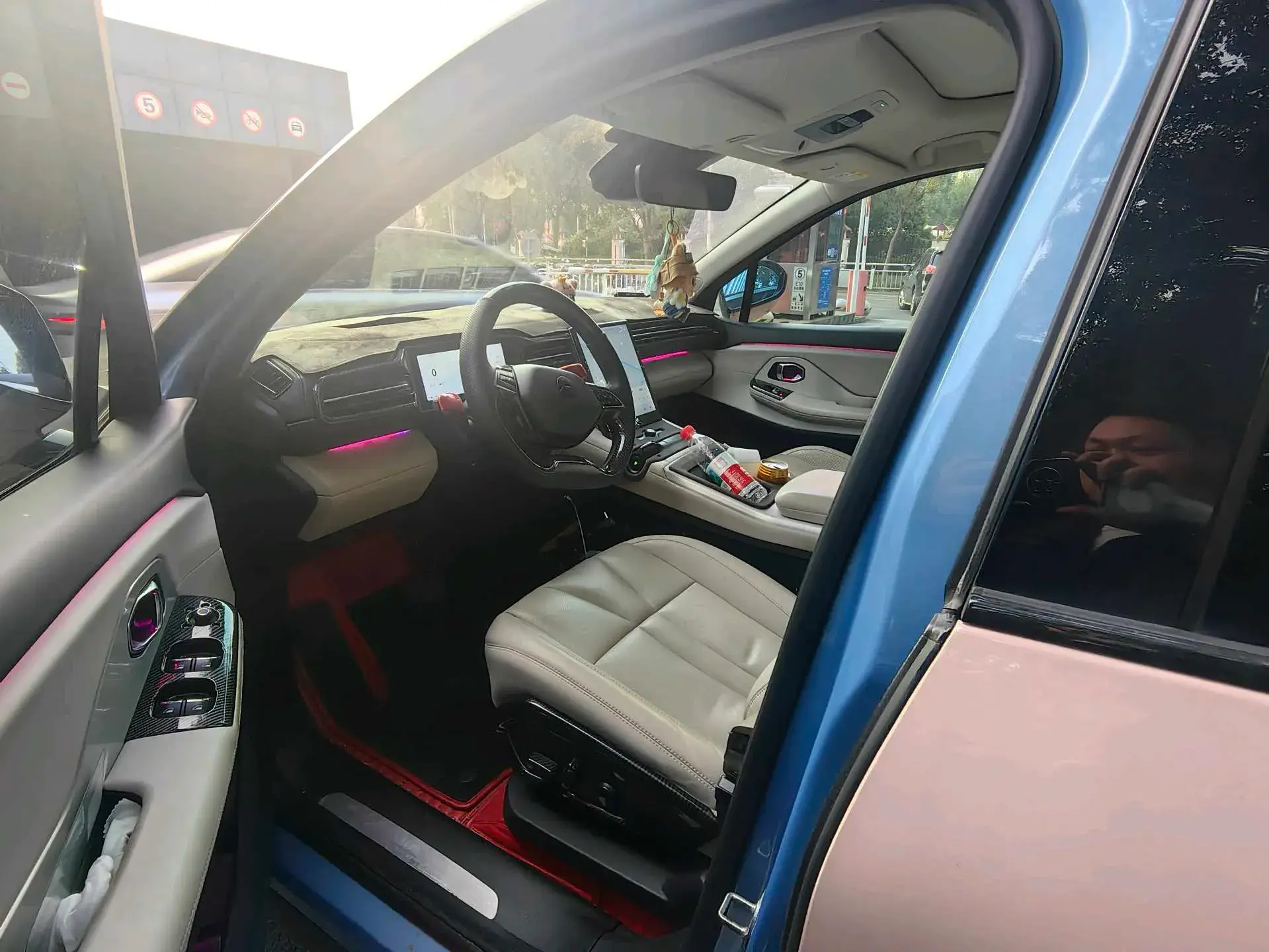 2018 NIO ES8 thumbnail 3