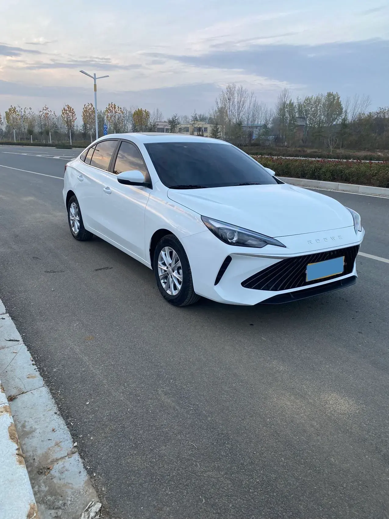 2023 ROEWE I5 thumbnail 3