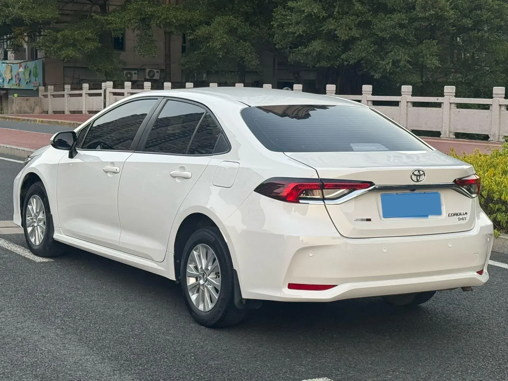 2019 TOYOTA COROLLA thumbnail 2