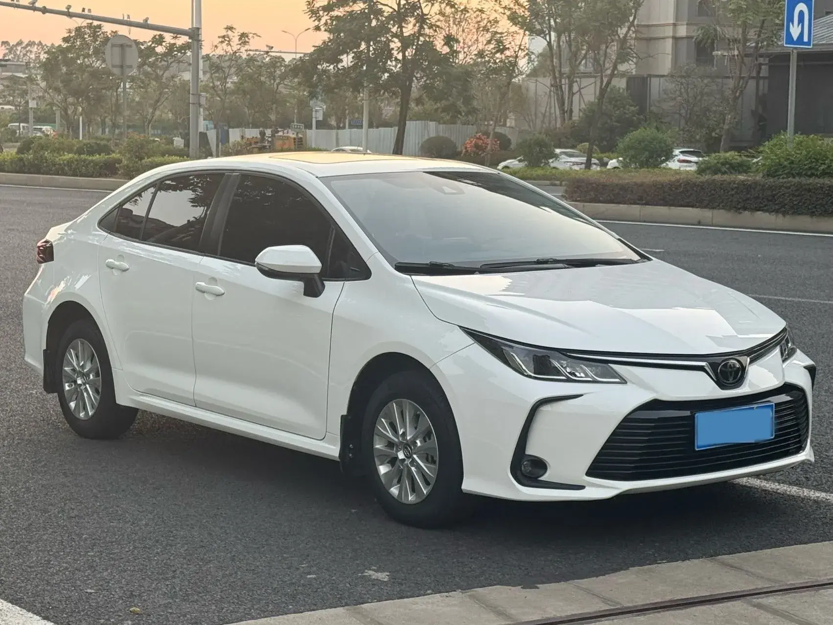 2019 TOYOTA COROLLA thumbnail 4