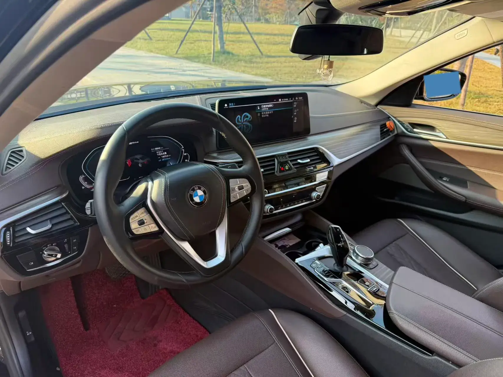 2021 BMW 5 thumbnail 3