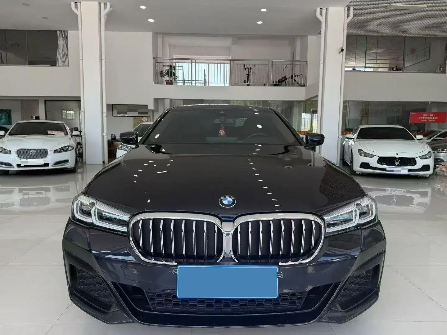 2022 BMW 5 thumbnail 3