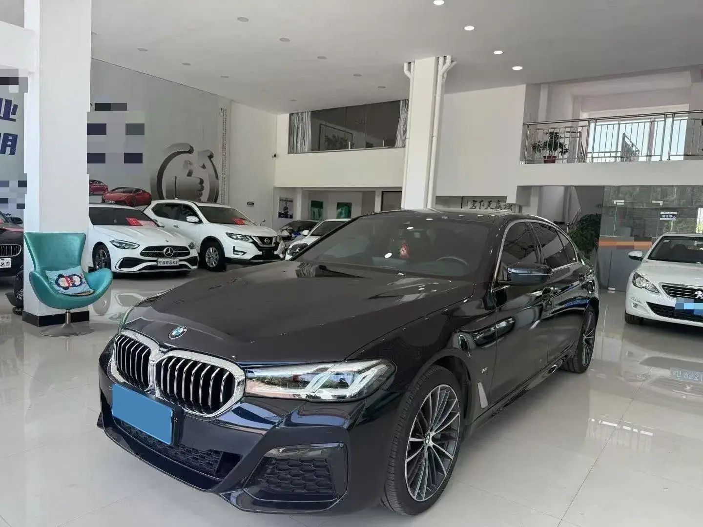 2022 BMW 5 view 1