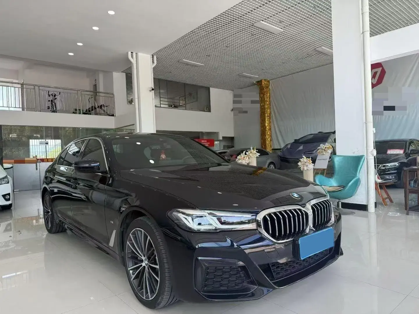 2022 BMW 5 thumbnail 2