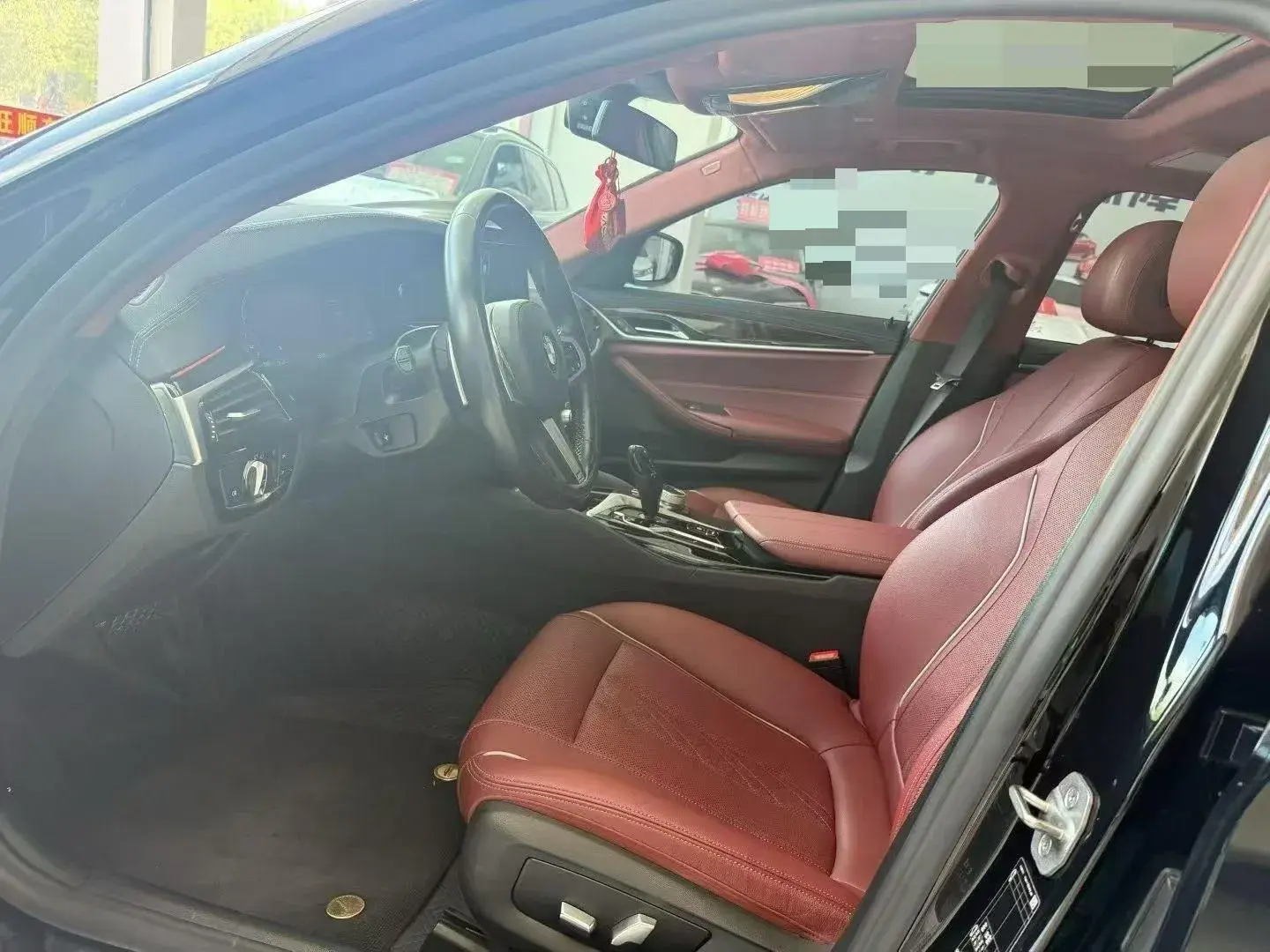 2022 BMW 5 thumbnail 4