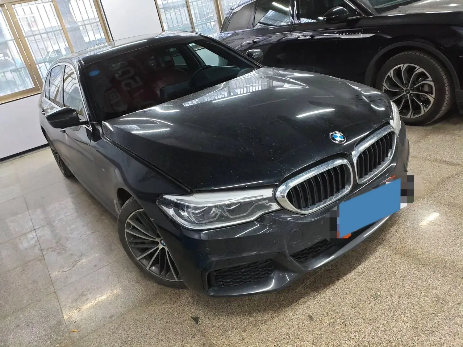 2020 BMW 5 thumbnail 2